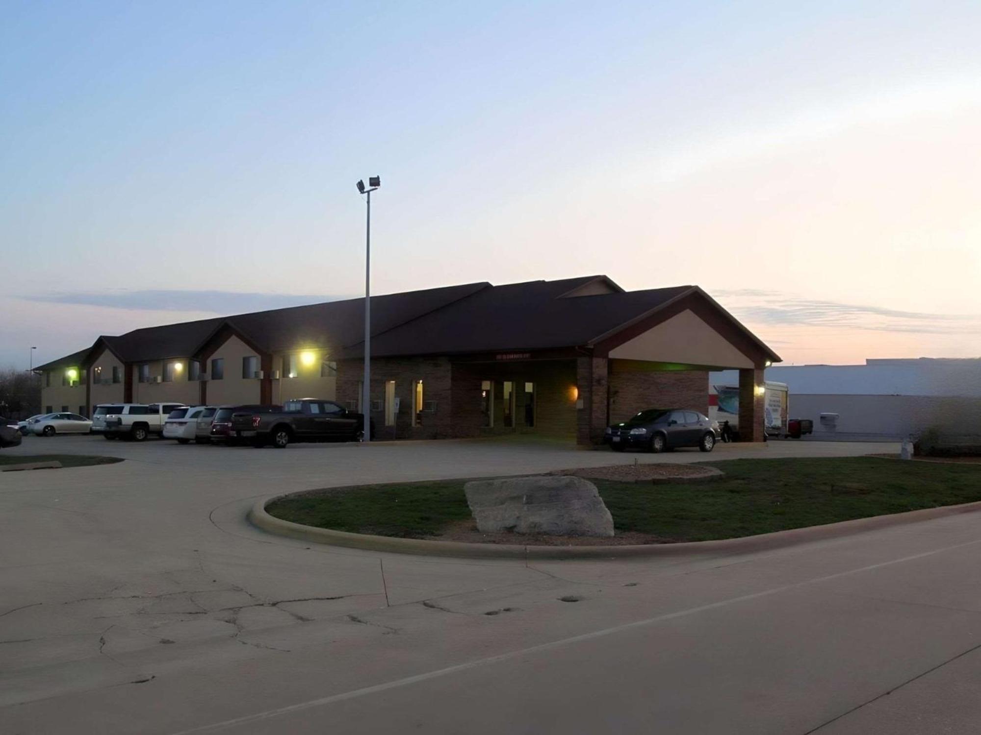 Rodeway Inn Effingham Exterior photo